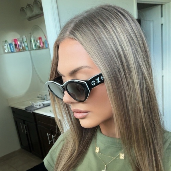 Louis Vuitton Black and White Sunglasses - Picture 2 of 10